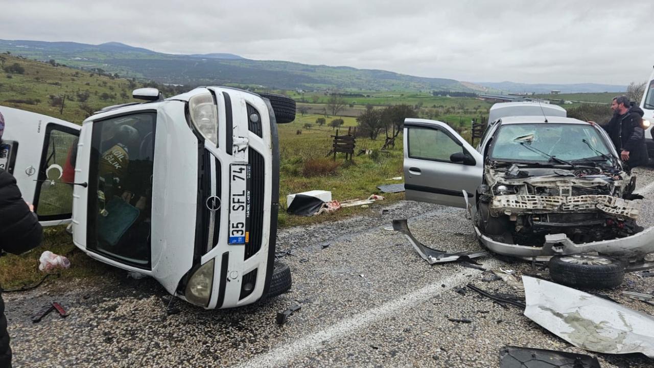 Karesi’de kazada araçta sıkışan yaralı itfaiye tarafından kurtarıldı