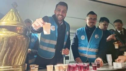 Milletvekilinden teravih sonrası sahlep ikramı