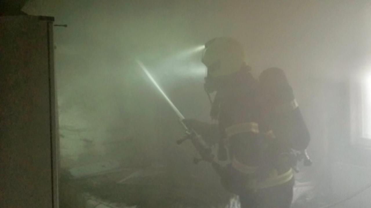 Savaştepe’de iki katlı binada yangın çıktı