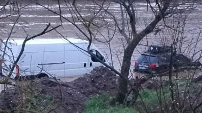 Simav Çayı’nda mahsur kalan 2 kişi kurtarıldı