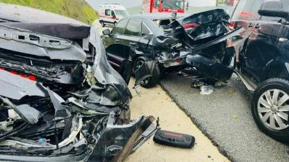 3 Araç birbirine girdi: kaza ucuz atlatıldı