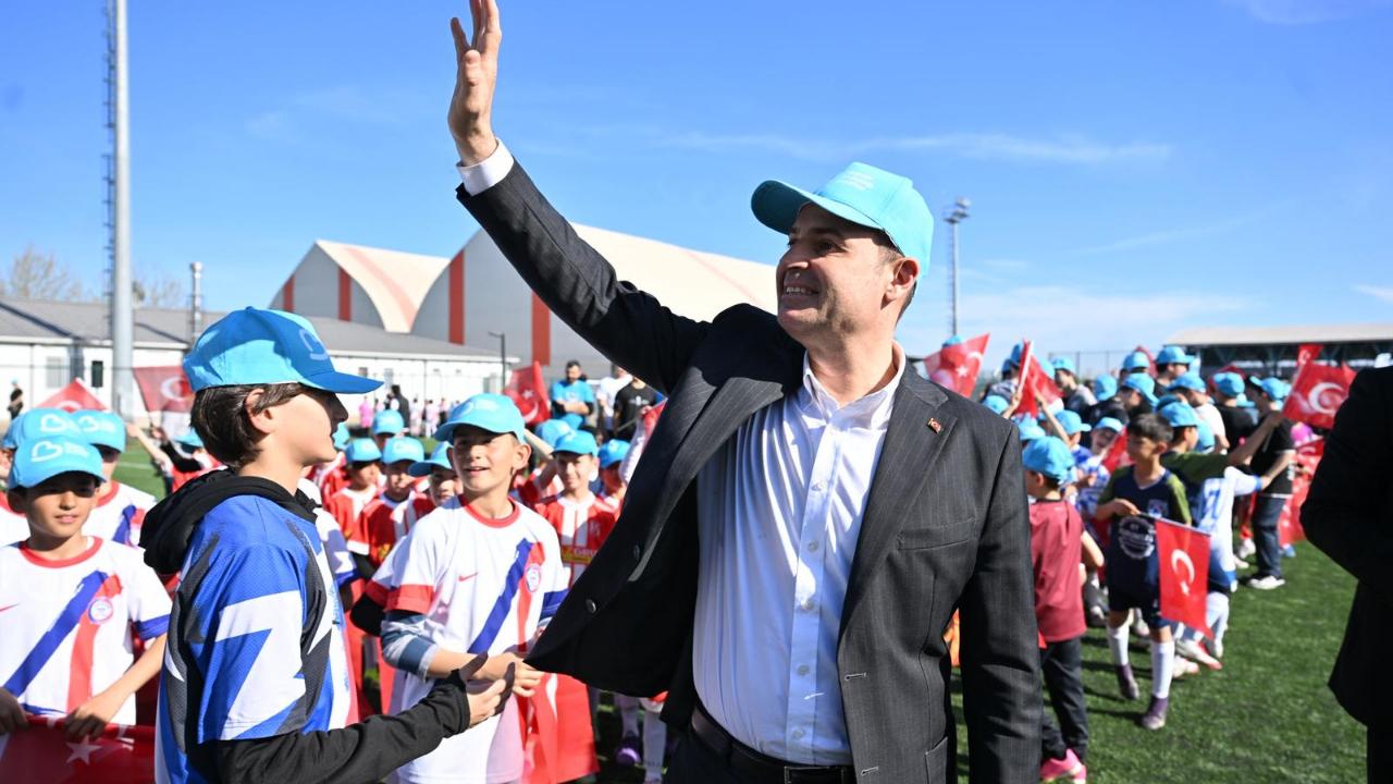 Akın: “23 Nisan; bağımsızlığımızın, birliğimizin ve sarsılmaz inancımızın tüm dünyaya ilanıdır”