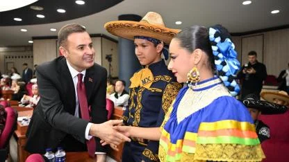 Akın, dünya çocuklarını ağırladı