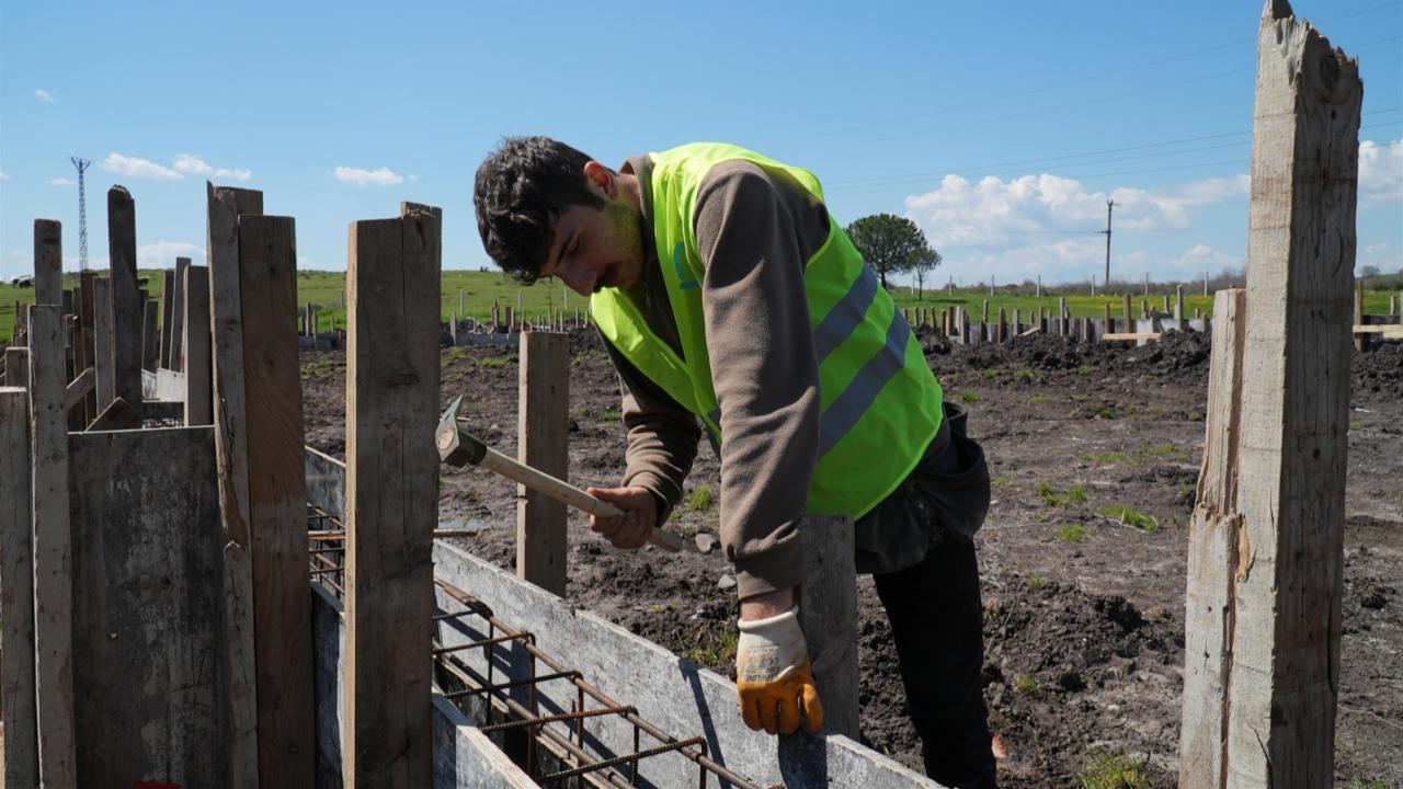 Akın gençlerin sesini duydu, mahalleler yeşil sahaya kavuştu