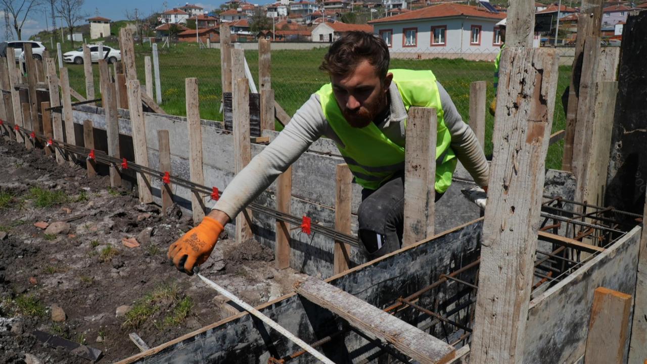 Akın gençlerin sesini duydu, mahalleler yeşil sahaya kavuştu