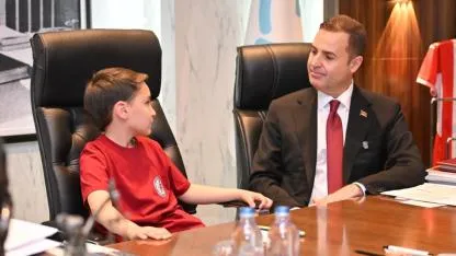 Akın, makamını çocuklara devretti