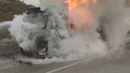 Altıeylül'de tır alev alev yandı