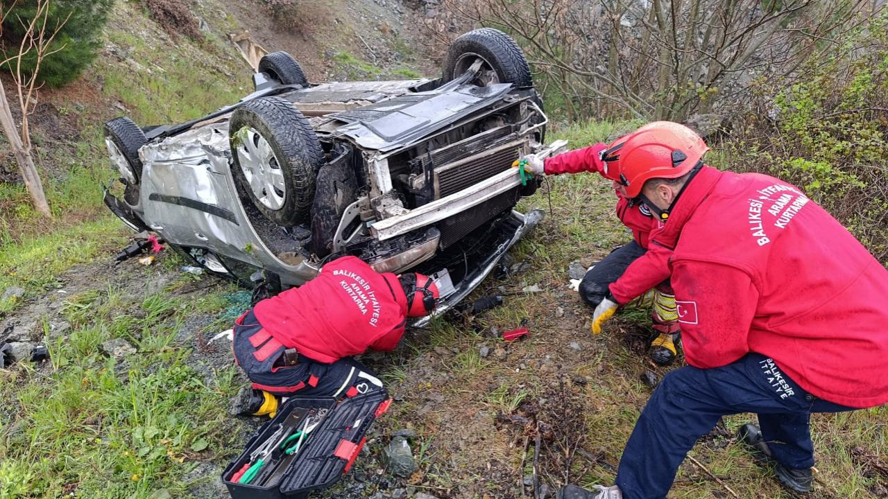 Balıkesir–Bursa Karayolunda Korkutan Kaza: Araç Takla Attı, 3 Yaralı