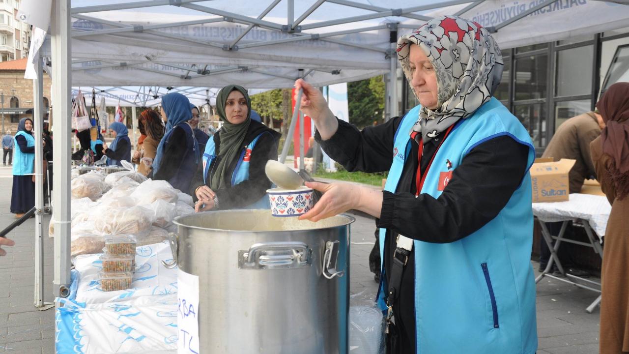 Balıkesir’de Hayır Çarşısına Yoğun İlgi