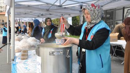 Balıkesir’de Hayır Çarşısına Yoğun İlgi