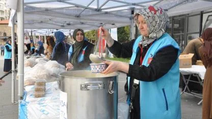 Balıkesir’de Hayır Çarşısına Yoğun İlgi