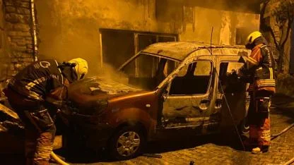 Balıkesir’de Park Halindeki Araç Alev Aldı, Yangın Eve Sıçradı