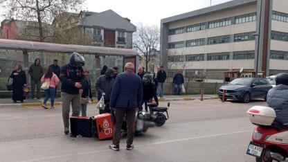 Balıkesir’in Bandırma ilçesinde motosiklet kazası ucuz atlatıldı.