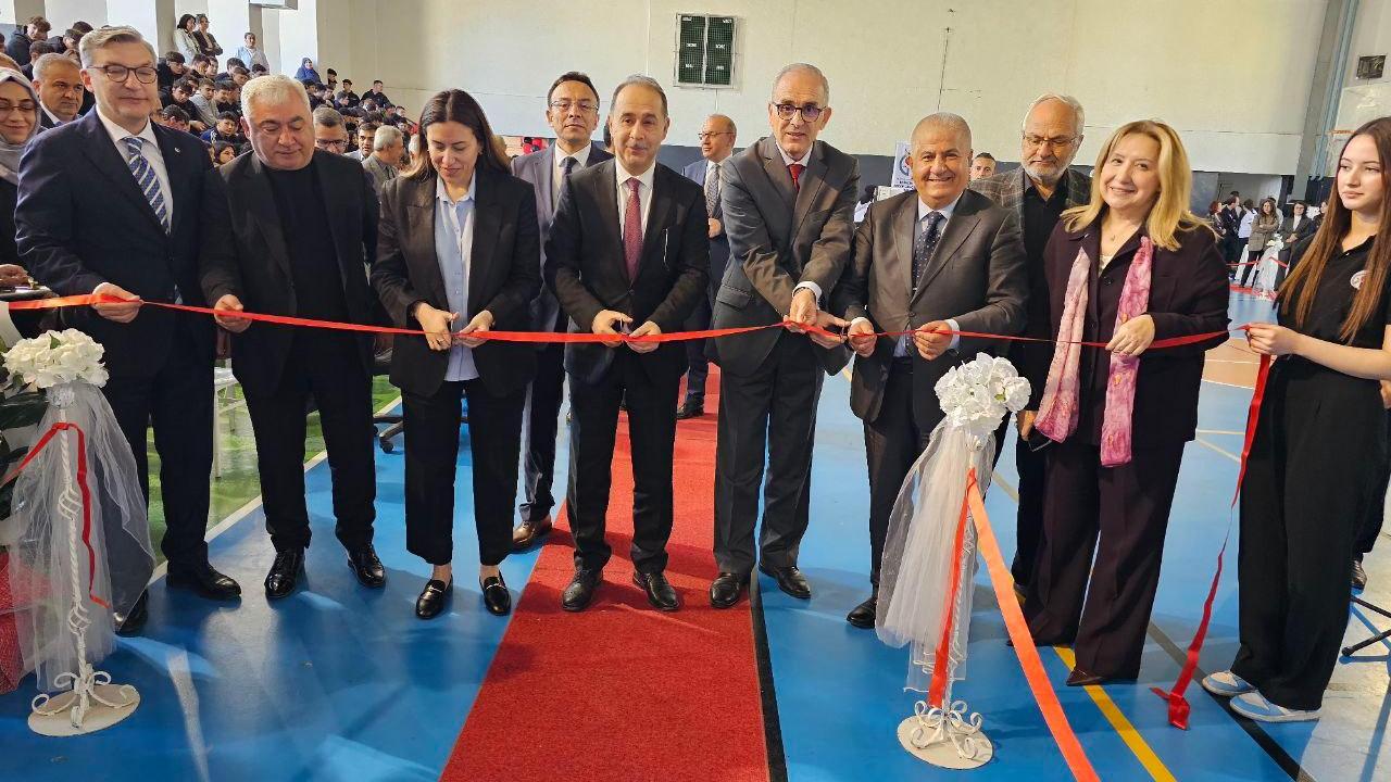 Bandırma'da Bilim Rüzgârı: Geleceğin Mucitleri 4006 Bilim Fuarında Projelerini Sergiledi