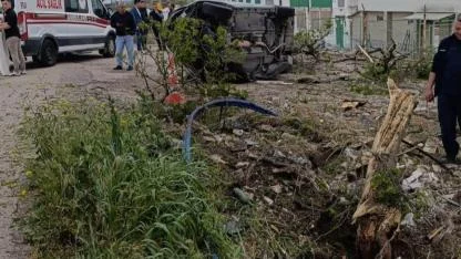 Bandırma’da Otomobil Ağaç Kökünden Söküldü: 1 Yaralı