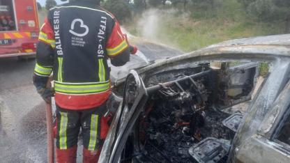 Bandırma’da yangında araç hurdaya döndü