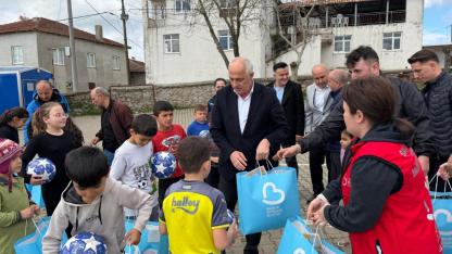 Başkan Akın’dan kırsaldaki çocuklara 23 Nisan hediyesi