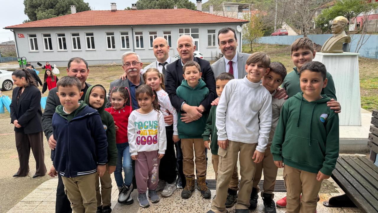 Başkan Akın’dan kırsaldaki çocuklara 23 Nisan hediyesi