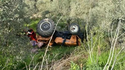 Bigadiç’te Traktör Şarampole Uçtu: 2 Yaralı