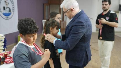 Burhaniye Belediyesi 23 Nisan Satranç Turnuvası tamamlandı