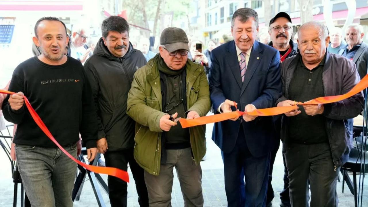 Burhaniye’de Ali Çetinkaya Caddesi bir esnaf daha kazandı