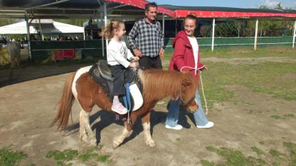 Burhaniye’de çocukların at binme sevinci