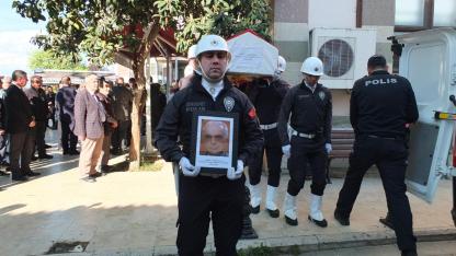 Burhaniye’de emekli müdür törenle toprağa verildi