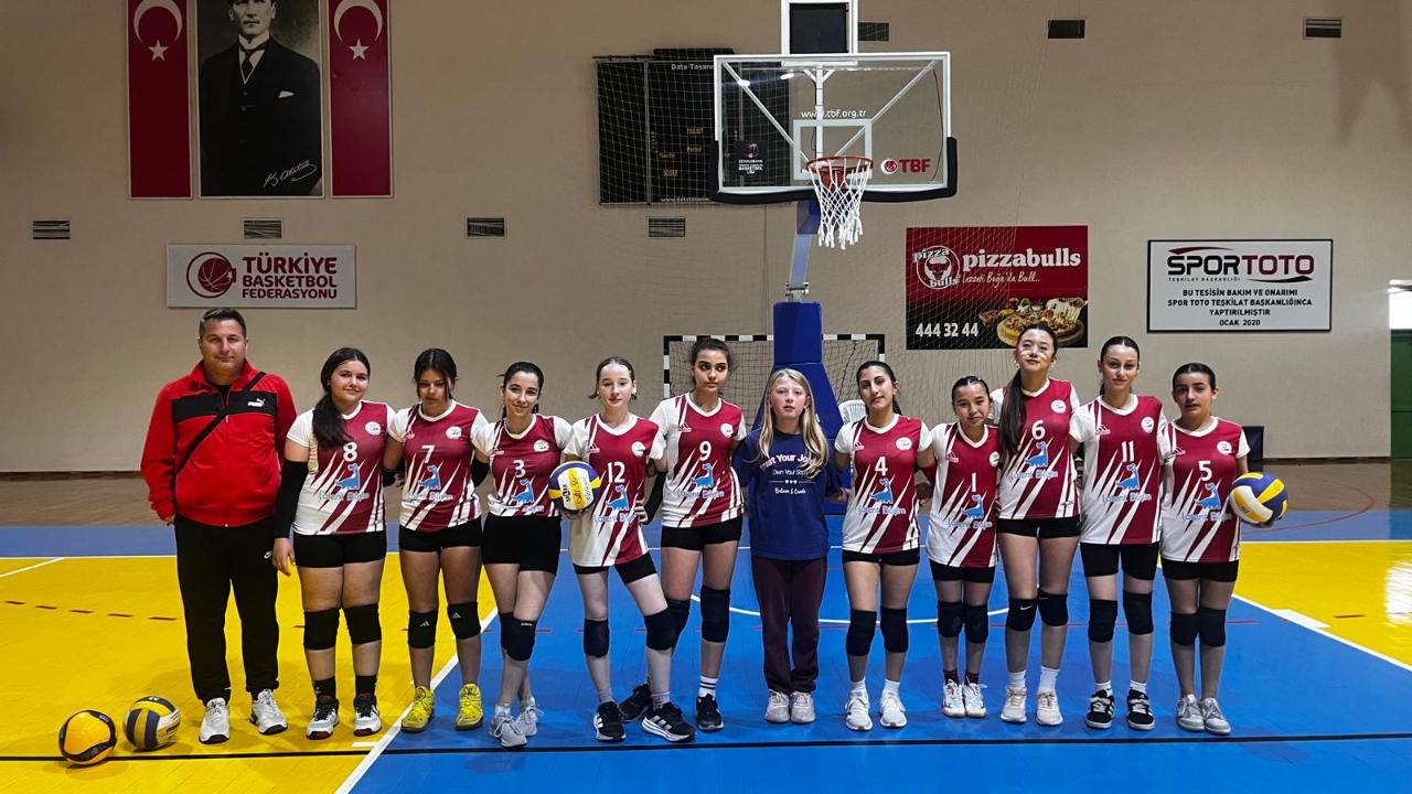 Burhaniye’de Geleneksel Çocuk Sporcular Şenliği başladı