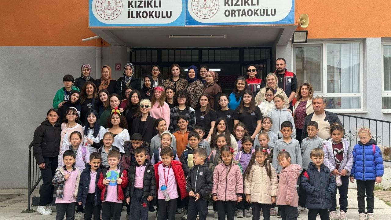 Burhaniye’de Gençler Doğa ve Tarihle Buluştu