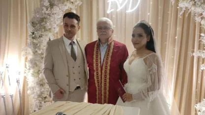 Burhaniye’de iş arkadaşlığı mutlu sonla bitti: Genç çift dünyaevine girdi