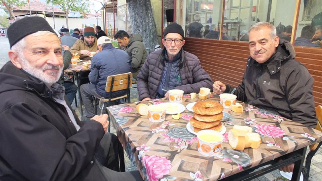 Burhaniye’de Sabah Namazı Buluşması Börezli Camii’nde Yapıldı