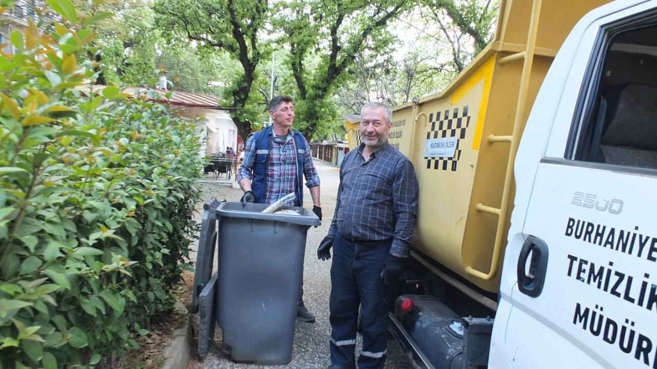Burhaniye’de sahil semtlerine çöp taksi hizmeti