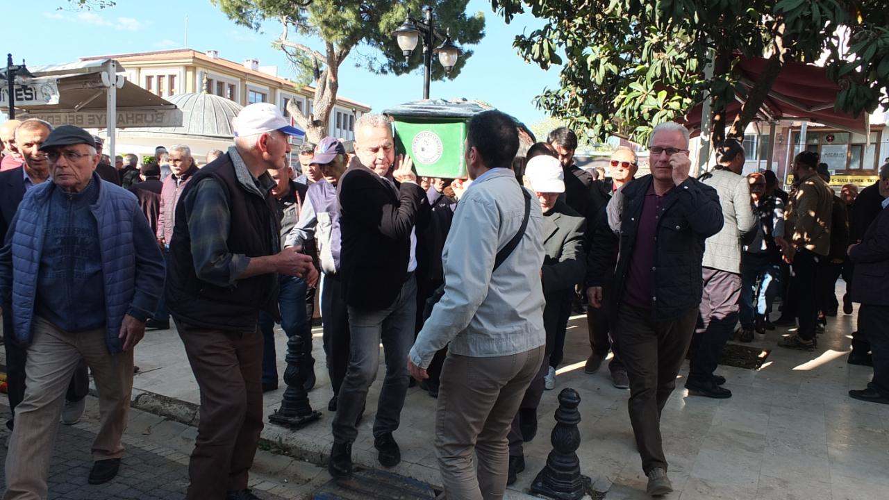 Burhaniyeli Rafet öğretmen son yolculuğuna uğurlandı