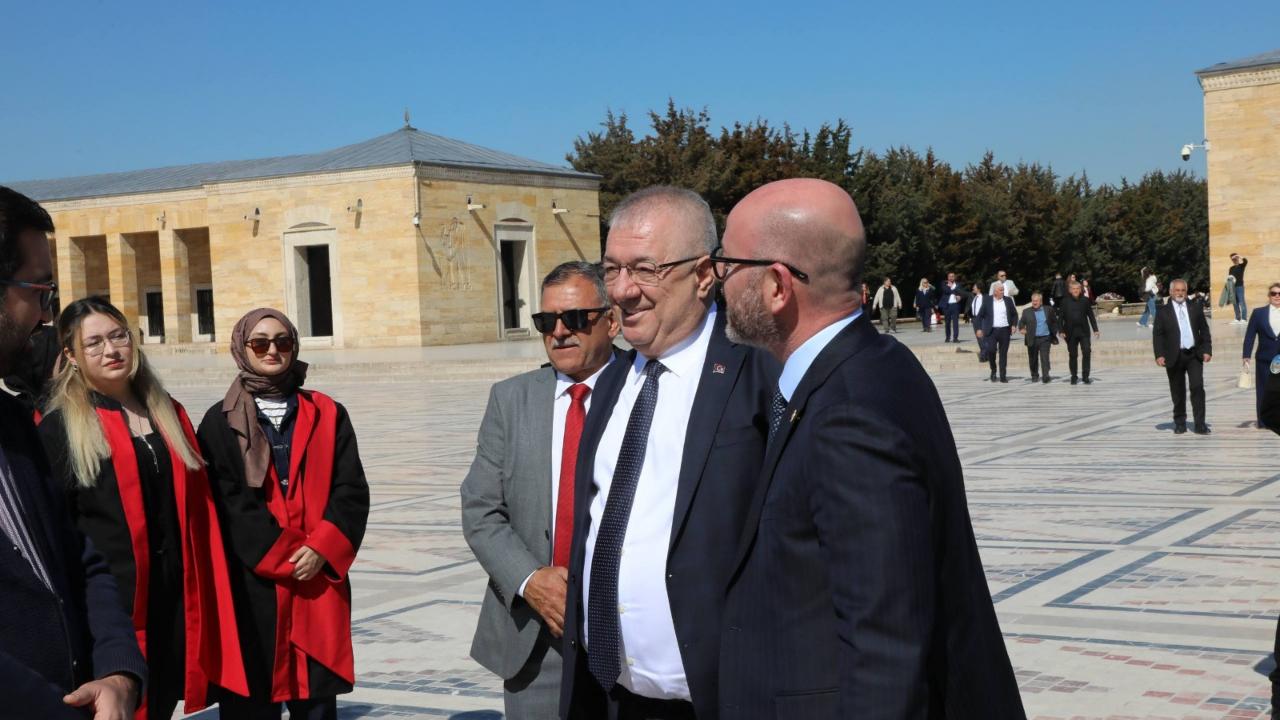 Edremit Belediyesi Ata’nın huzuruna çıktı