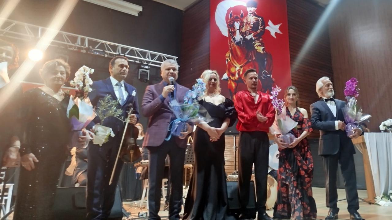 Edremit Şükrü Tunar Kültür Merkezinde İspanya Rüzgarı