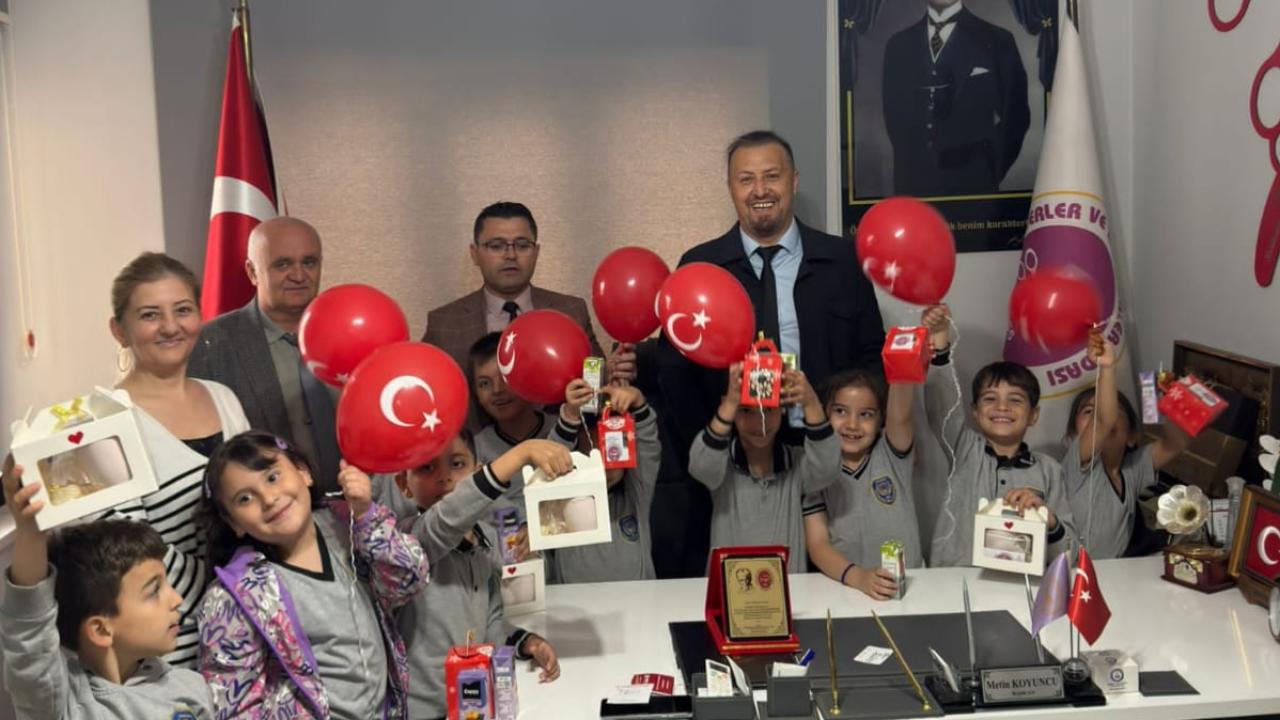 Edremit’te 23 Nisan’a Anlamlı Dokunuş: Öğrencilere Saat Hediyesi