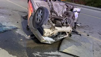 Edremit’te Hurdaya Dönen Araçtan Yaralı Çıktılar