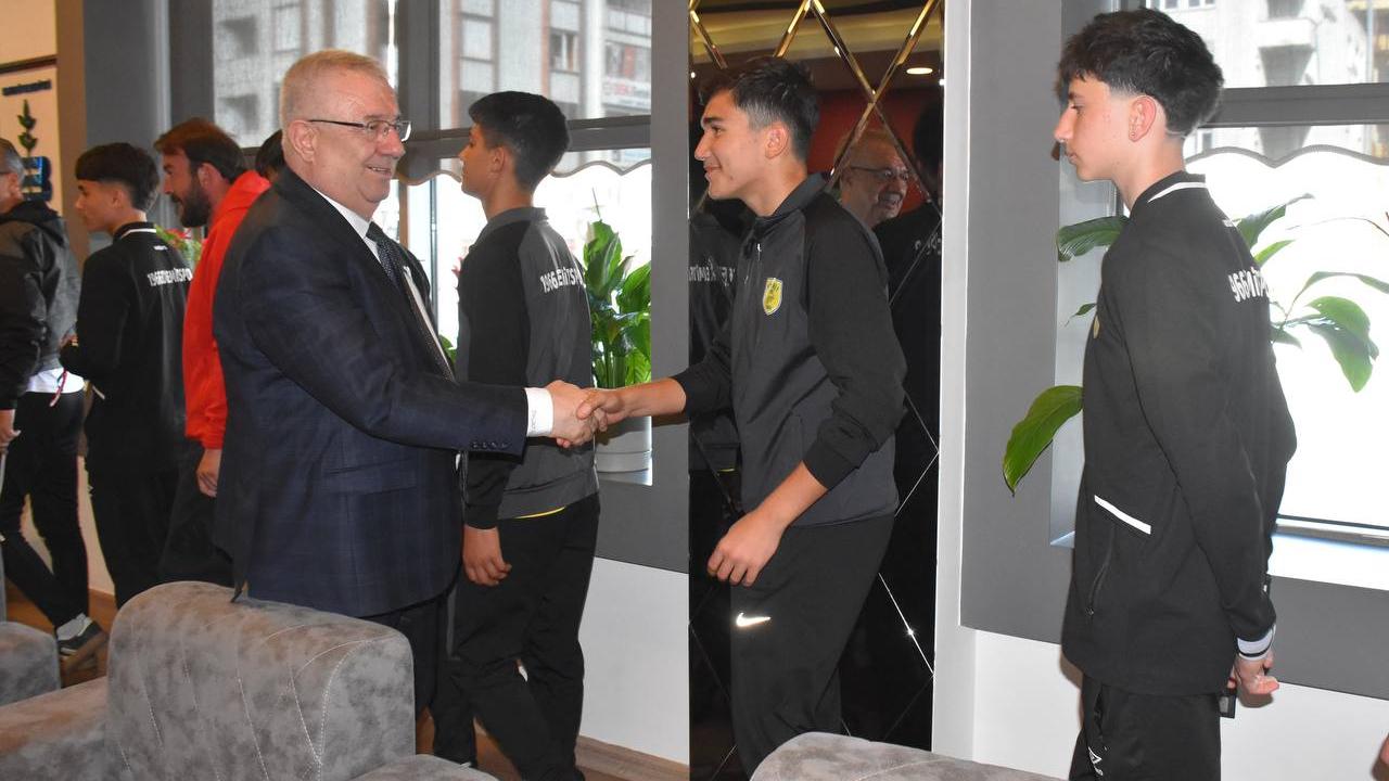 Genç Edro, Balıkesir İl Şampiyonu Edremitspor, Türkiye Şampiyonası’nda Balıkesir’i temsil edecek