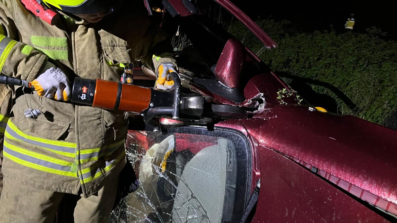 Gönen'de otomobil tarlaya girdi: 1 yaralı