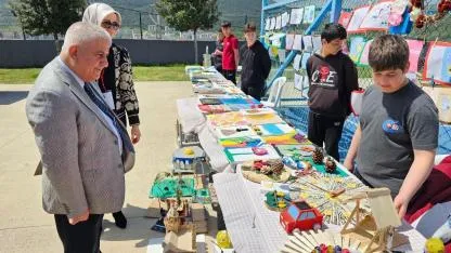 Karesi'de Bilim Rüzgârı: Geleceğin Mucitleri TÜBİTAK 4006 Bilim Fuarı'nda Projeleriyle Göz Doldurdu