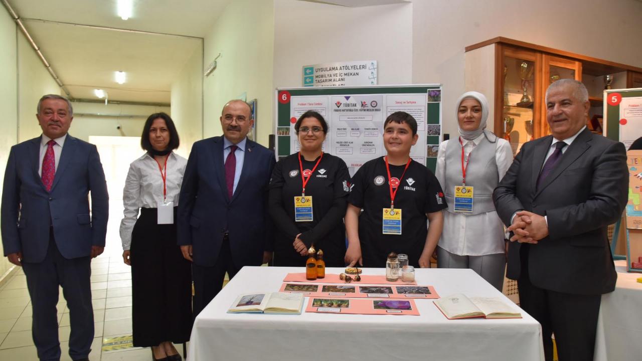 Karesi'de Özel Eğitimde Bilim Coşkusu: TÜBİTAK 4006 Bilim Fuarında Engelsiz Başarı