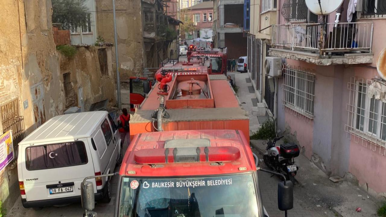 Mahsur kalan vatandaşı itfaiye kurtardı