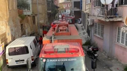 Mahsur kalan vatandaşı itfaiye kurtardı