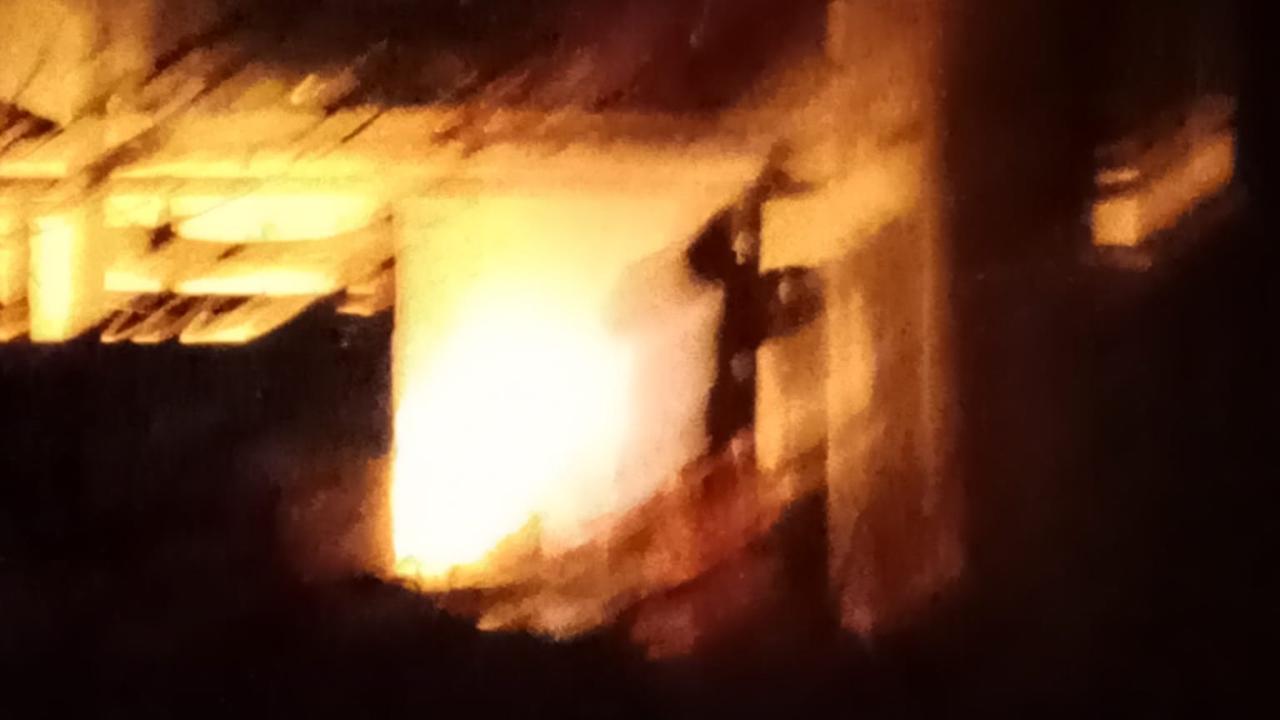 Manyas’ta depo alev alev yandı