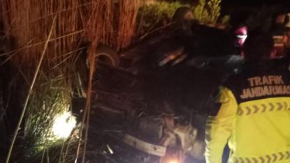 Manyas'ta trafik kazası: Takla atan araçtan itfaiye kurtardı