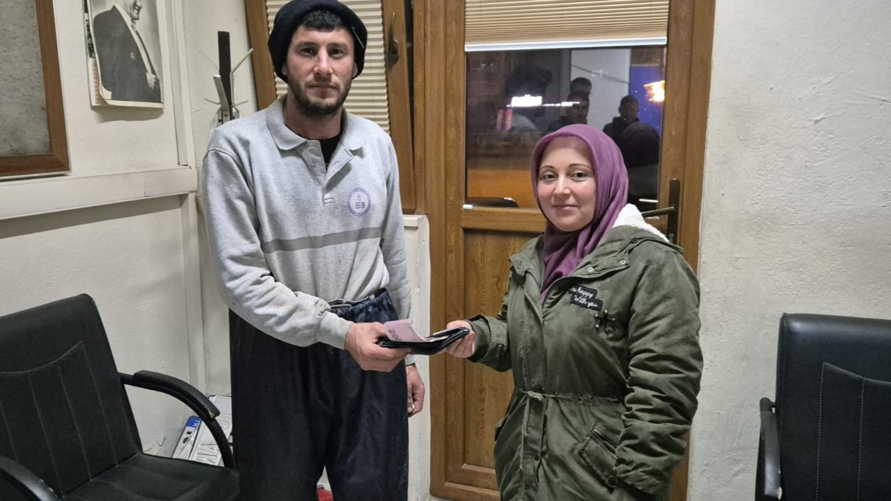 Örnek davranış: Edremit Belediyesi işçisinden takdir toplayan hareket