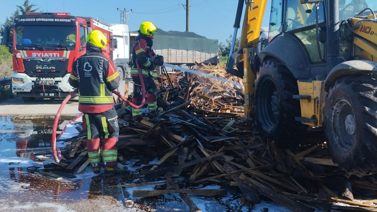 Seyir Halindeki Tır Alev Aldı