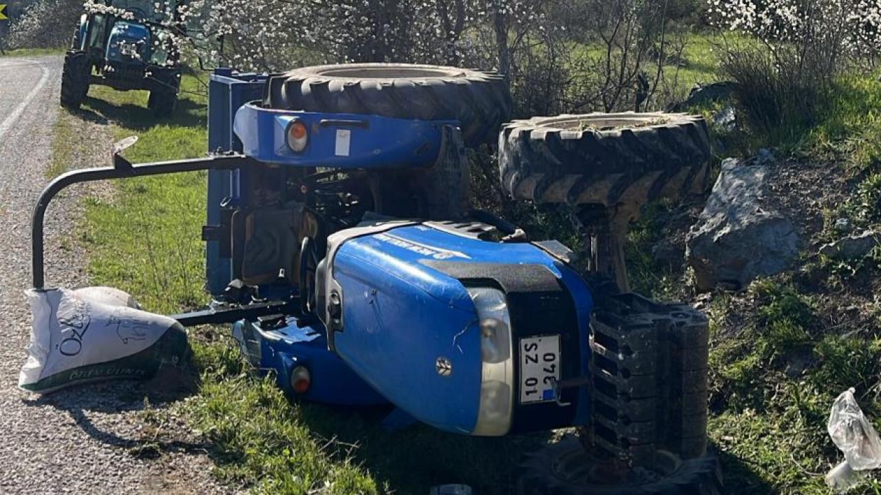 Sındırgı'da Traktör Devrildi, Sürücü Yaralandı