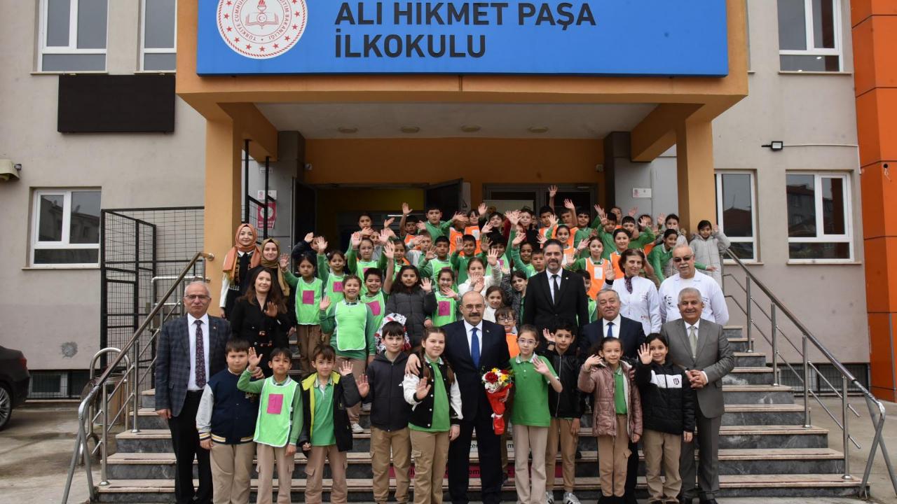 Vali Ustaoğlu'ndan Minik Kalplere Dokunan Ziyaret: Masal Evi'nde 23 Nisan Coşkusu