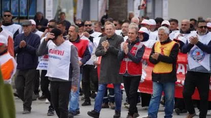 Ayvalık’ta 1 Mayıs Coşkusu Cumhuriyet Meydanı’nda Yaşandı
